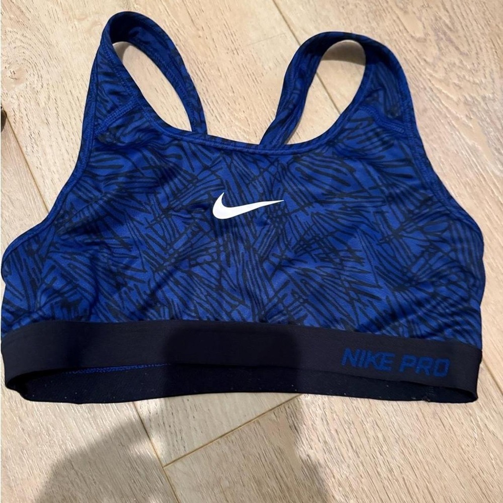 Women's Nike pro sports bra size medium